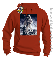 Kosmonauta z deskorolką - Bluza męska z kapturem pomarańczowa 