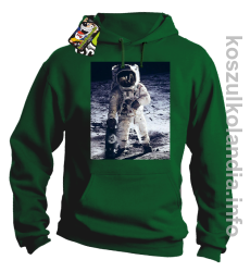 Kosmonauta z deskorolką - Bluza męska z kapturem zielona 