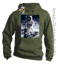 Kosmonauta z deskorolką - Bluza męska z kapturem khaki 